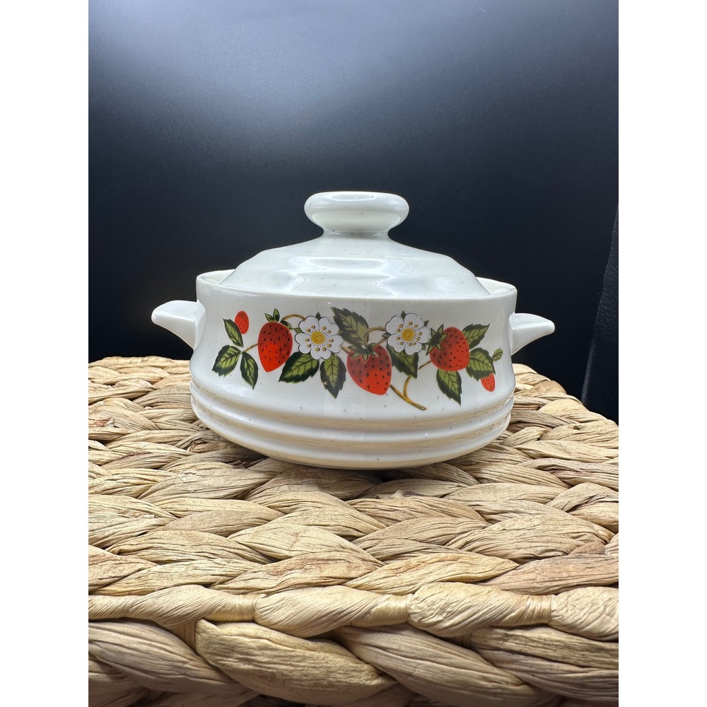 Sheffield Strawberries n Cream Stoneware Covered Casserole Dish  Japan -set of 2